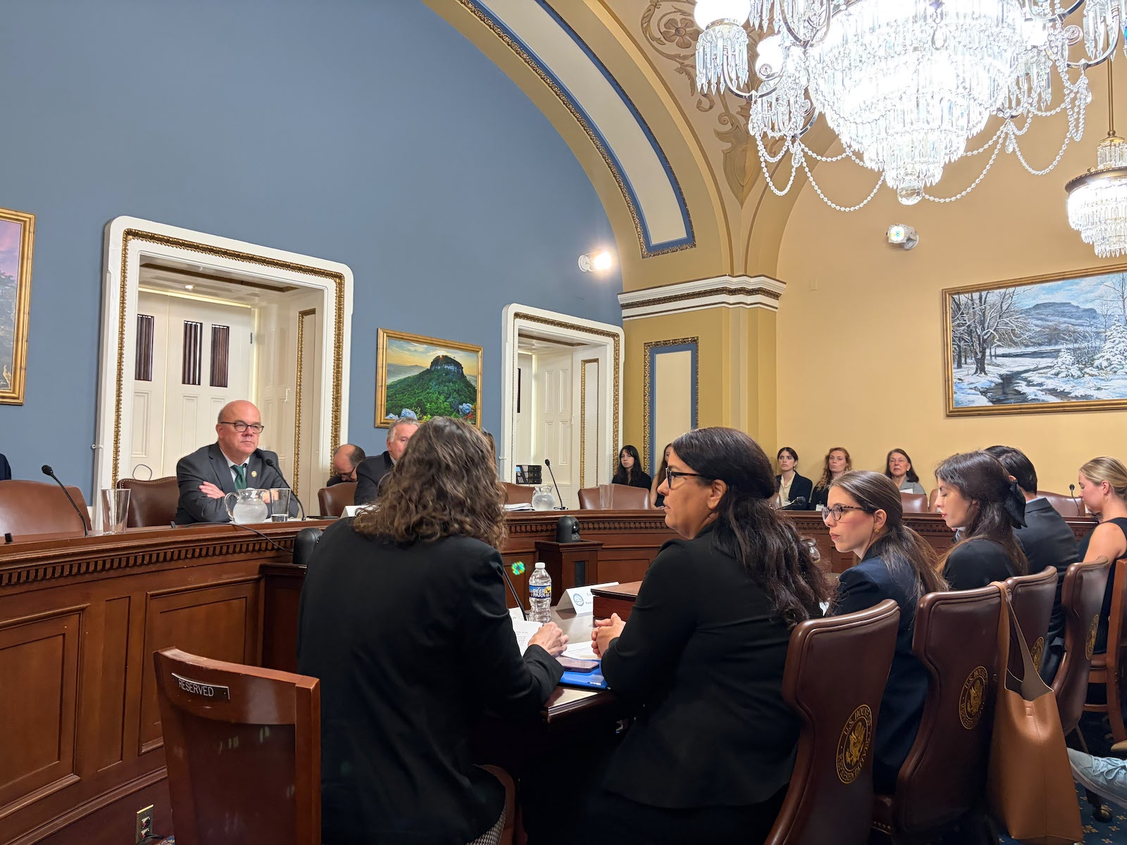 Organizaciones civiles en medio de la audiencia con congresistas de EEUU