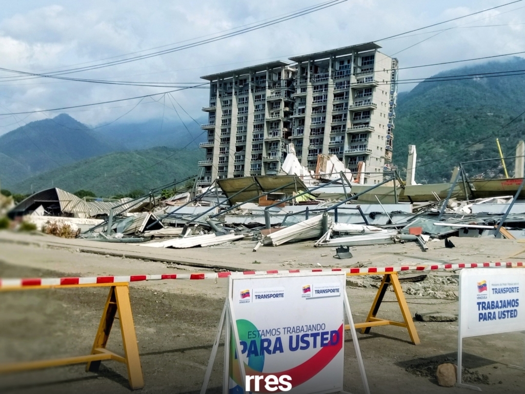 Dos semanas después, la normalidad es una postal perdida entre escombros en La Guaira
