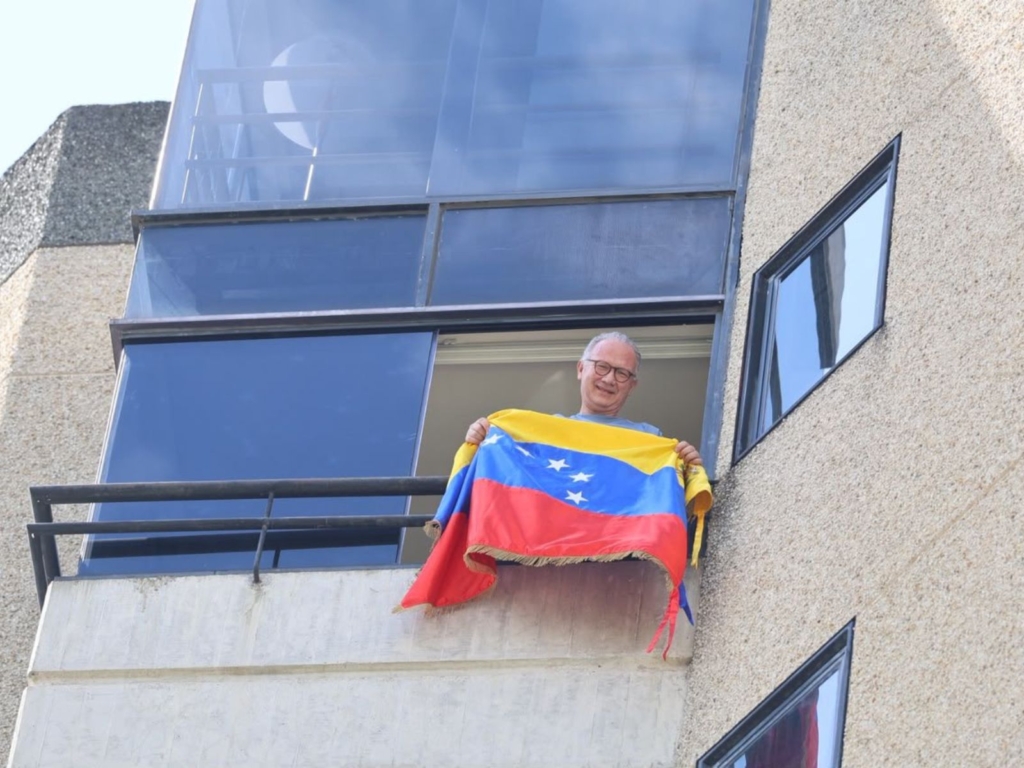 Exigen la liberación de Perkins Rocha frente a su residencia en Caracas
