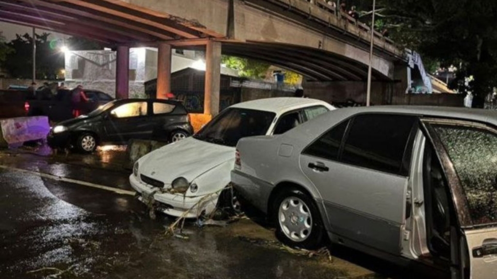 Lluvias en Caracas provocaron colapso en vías y desbordamiento de ríos 