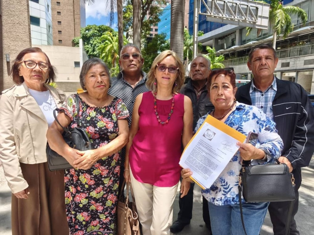 Jubilados y pensionados piden a Dinorah Figuera incluir su situación en la mesa de diálogo