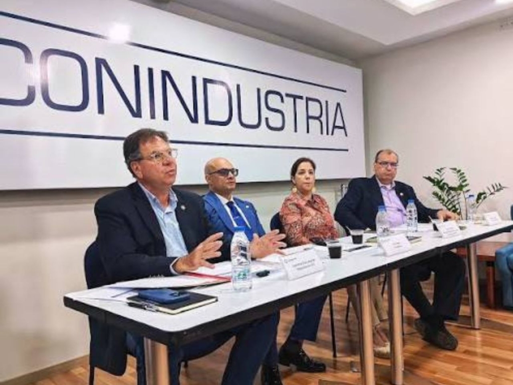 Industria venezolana pierde 44 % de sus horas por apagones