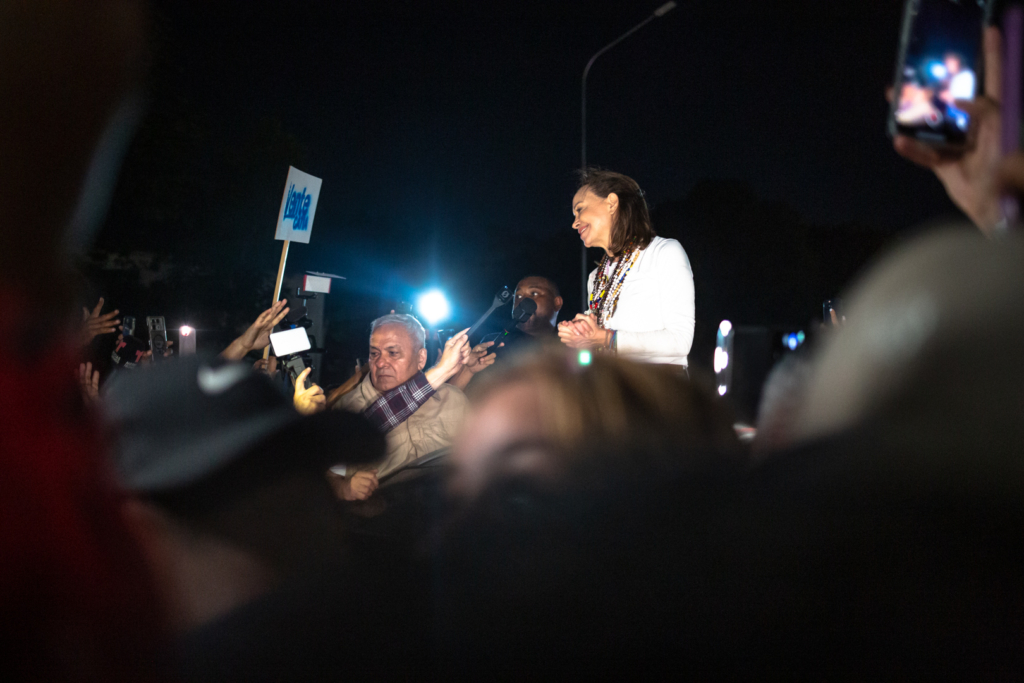 Caracas desbordada: el regreso de María Corina