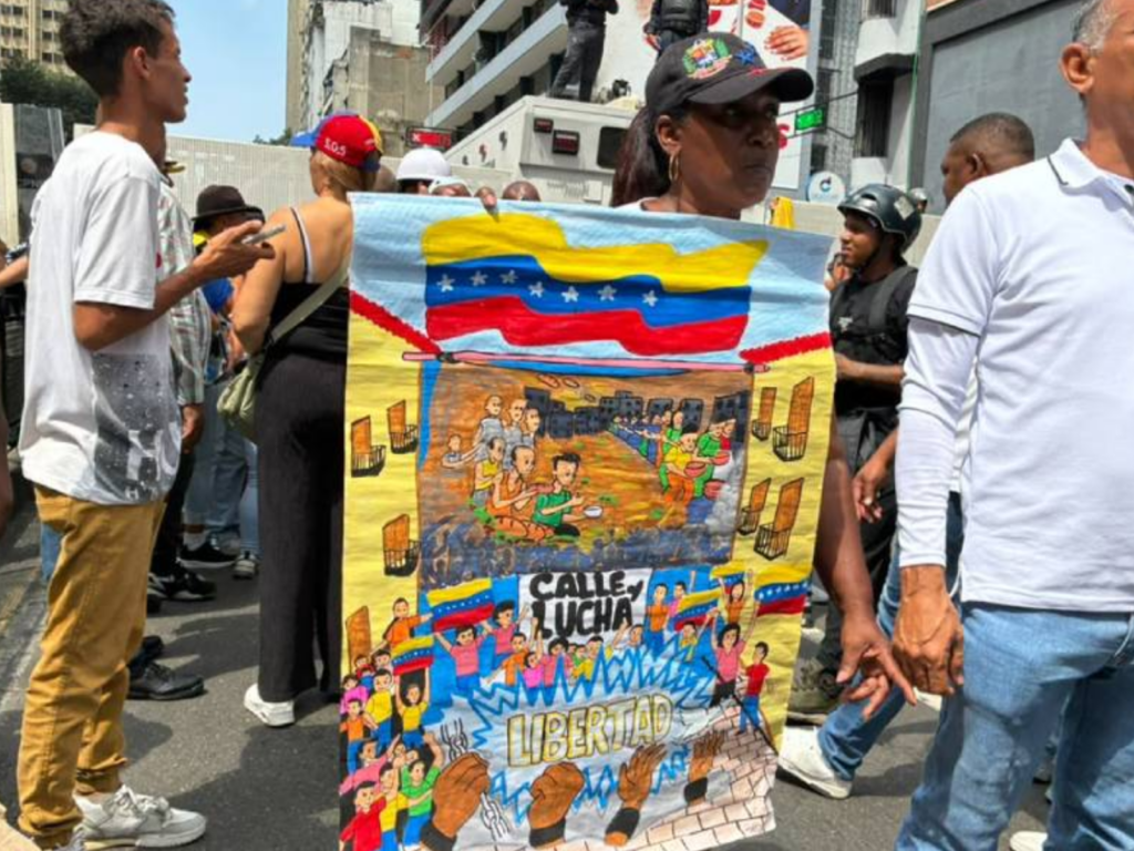 PNB bloquea a manifestantes sindicales y familiares de presos políticos antes de llegar a Miraflores