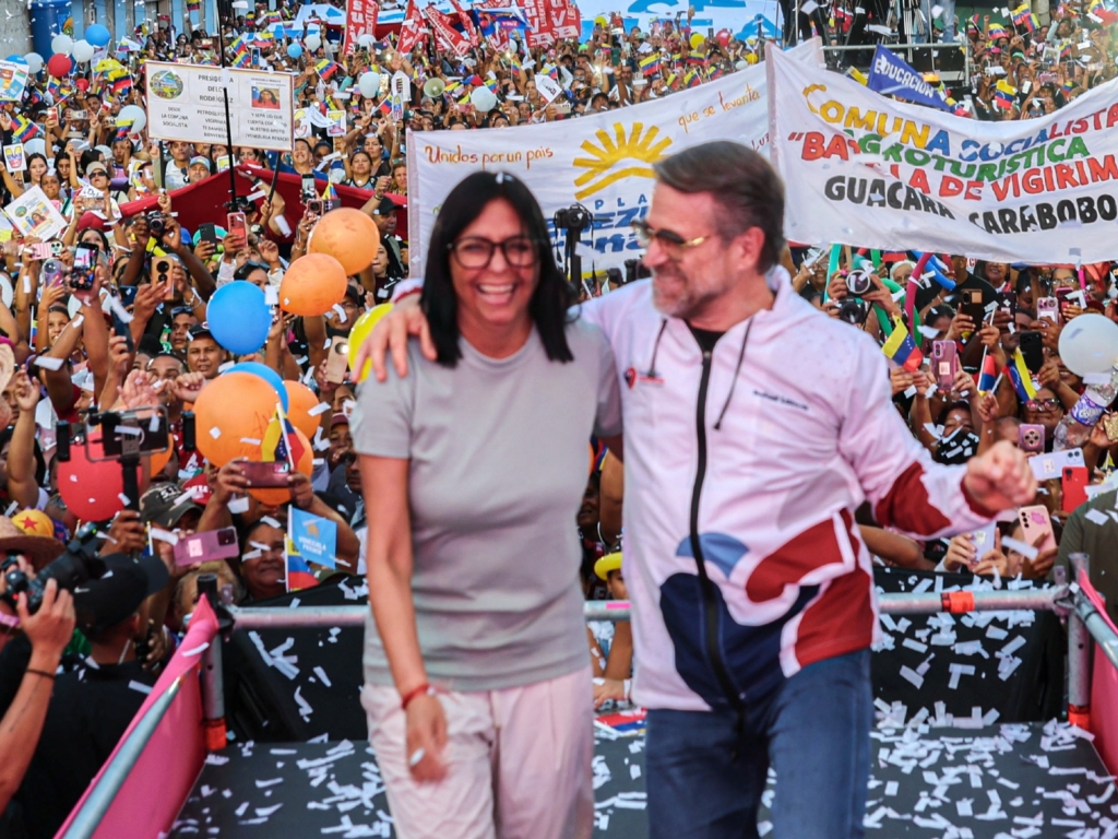 Delcy pasa del sermón “antishow” al perreo político